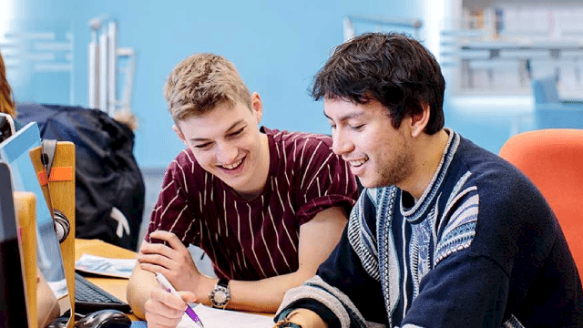 Dil Okulunda Sosyal Hayat: Nasıl Arkadaş Edinilir?