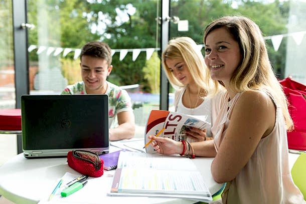 Yurtdışında 3 Aylık Dil Eğitimi